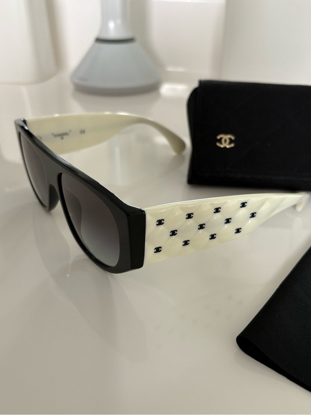 CHANEL 71465 Quilted CC Pilot Sunglasses Black White Authentic